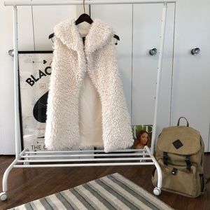 Me Jane Women's Faux Fur Shell White Vest